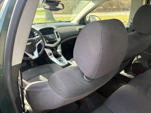 Used 2014 Chevrolet Cruze LT image 19