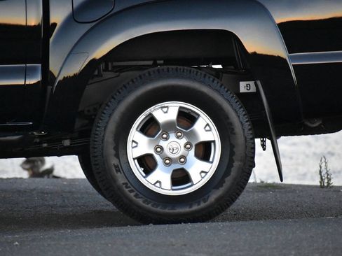 Used 2015 Toyota Tacoma 4x4 Double Cab w/ TRD Off-Road Package image 28