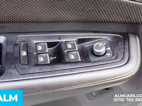 Used 2025 Volkswagen Atlas SE image 39