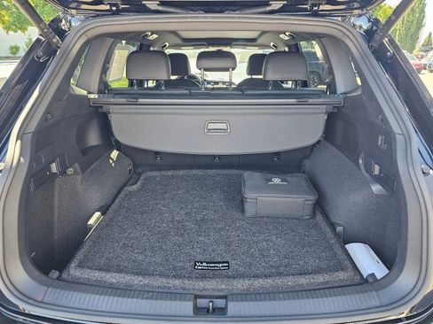 Certified 2023 Volkswagen Tiguan SEL R-Line AWD/4WD image 18
