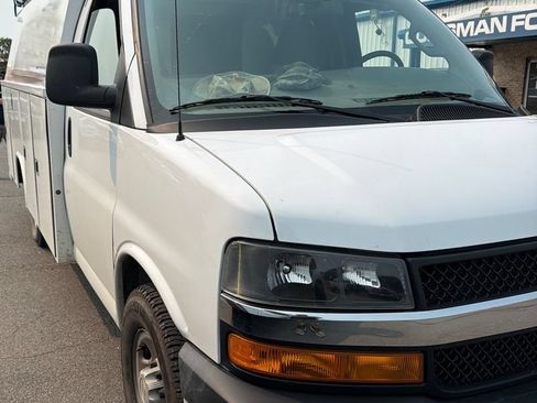 Used 2024 Chevrolet Express 3500 w/ Power Convenience Package RWD image 3