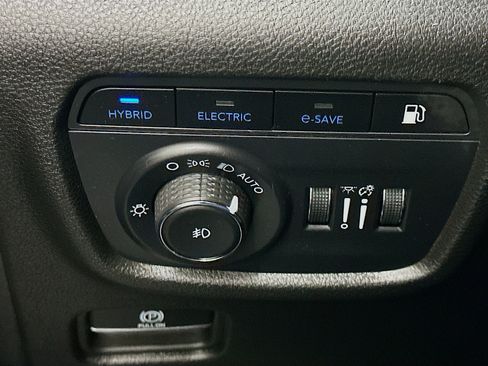 Used 2023 Jeep Grand Cherokee 4WD 4xe image 17