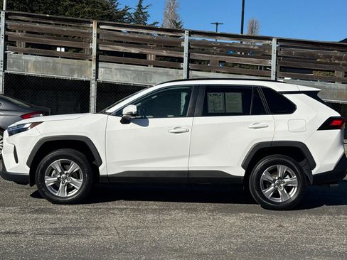 Used 2022 Toyota RAV4 XLE image 7