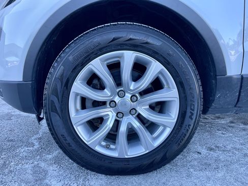 Used 2017 Land Rover Range Rover Evoque SE image 9