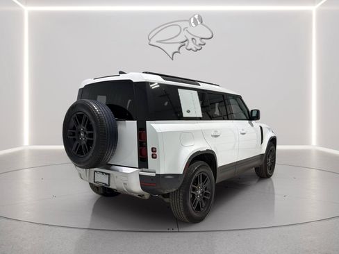 Used 2024 Land Rover Defender 110 S AWD/4WD image 5