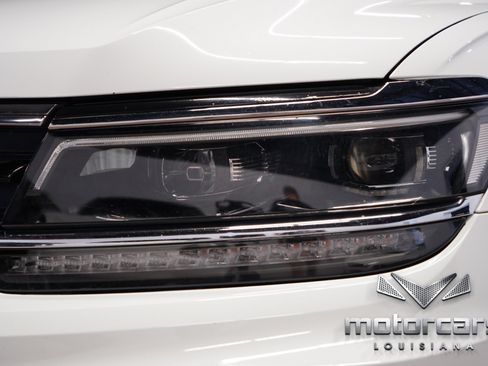 Used 2021 Volkswagen Tiguan SE R-Line FWD image 11