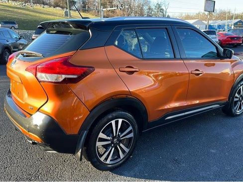 Used 2019 Nissan Kicks SR w/ SR Premium Package FWD image 5