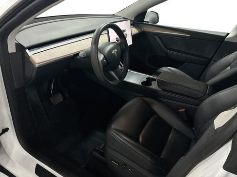 Certified 2023 Tesla Model Y AWD image 9