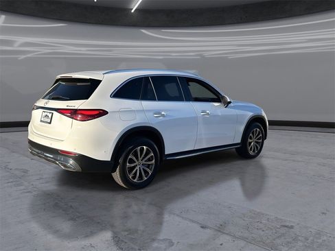 Used 2025 Mercedes-Benz GLC 300 4MATIC image 5