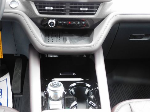 New 2025 Ford Explorer Platinum image 17