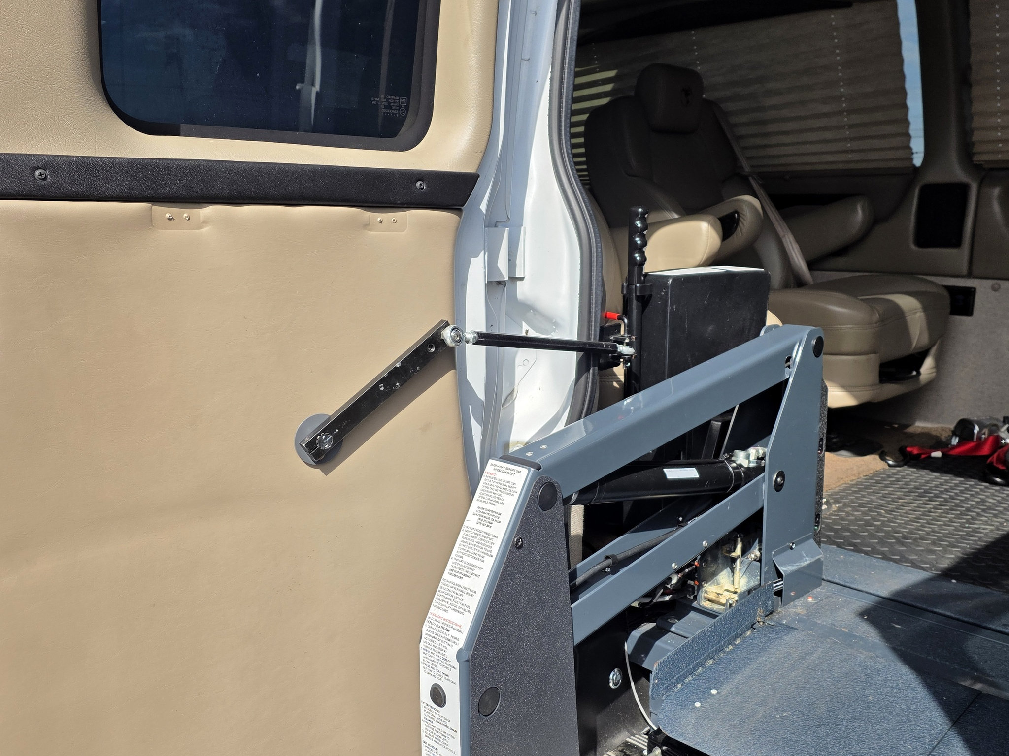 Used 2020 Chevrolet Express 2500 Extended w/ Enhanced Convenience Package RWD image 6