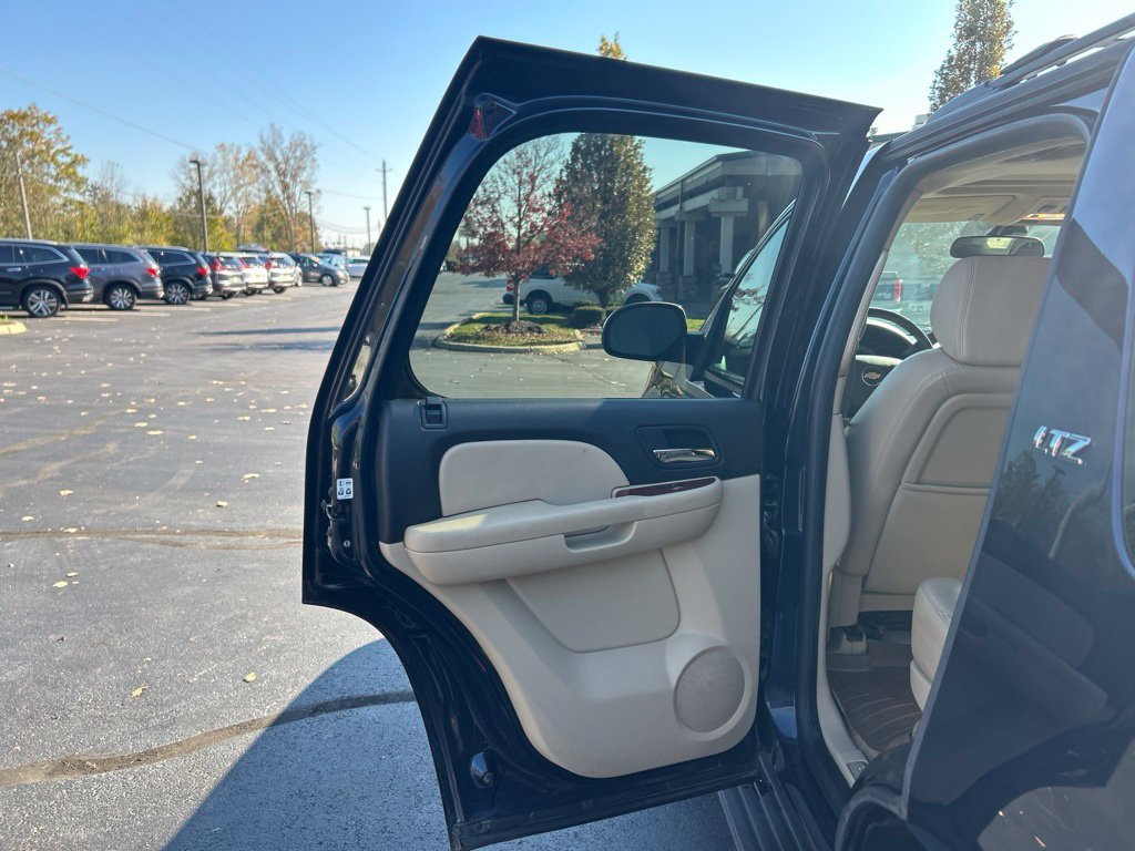 Used 2008 Chevrolet Tahoe LTZ w/ LTZ Preferred Equipment Group AWD/4WD image 25