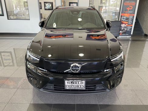 Used 2023 Volvo XC40 Recharge Ultimate AWD/4WD image 9