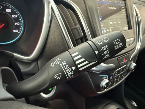 Used 2019 Chevrolet Equinox LT image 36