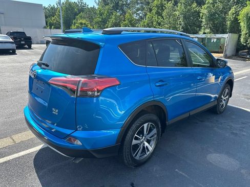 Used 2018 Toyota RAV4 XLE AWD/4WD image 3