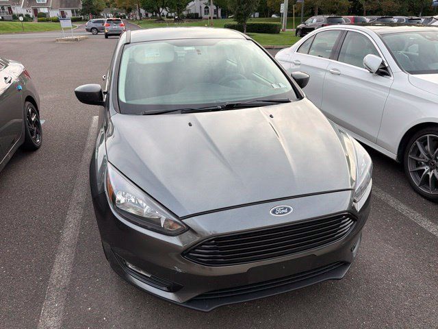 Used 2018 Ford Focus SE w/ SE Appearance Package FWD image 17