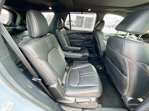 Used 2025 Honda Pilot TrailSport image 34