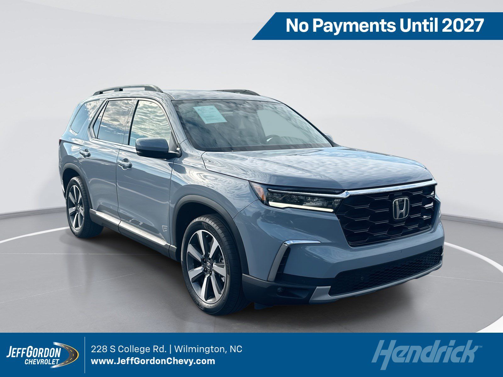 Used 2025 Honda Pilot Touring image 1