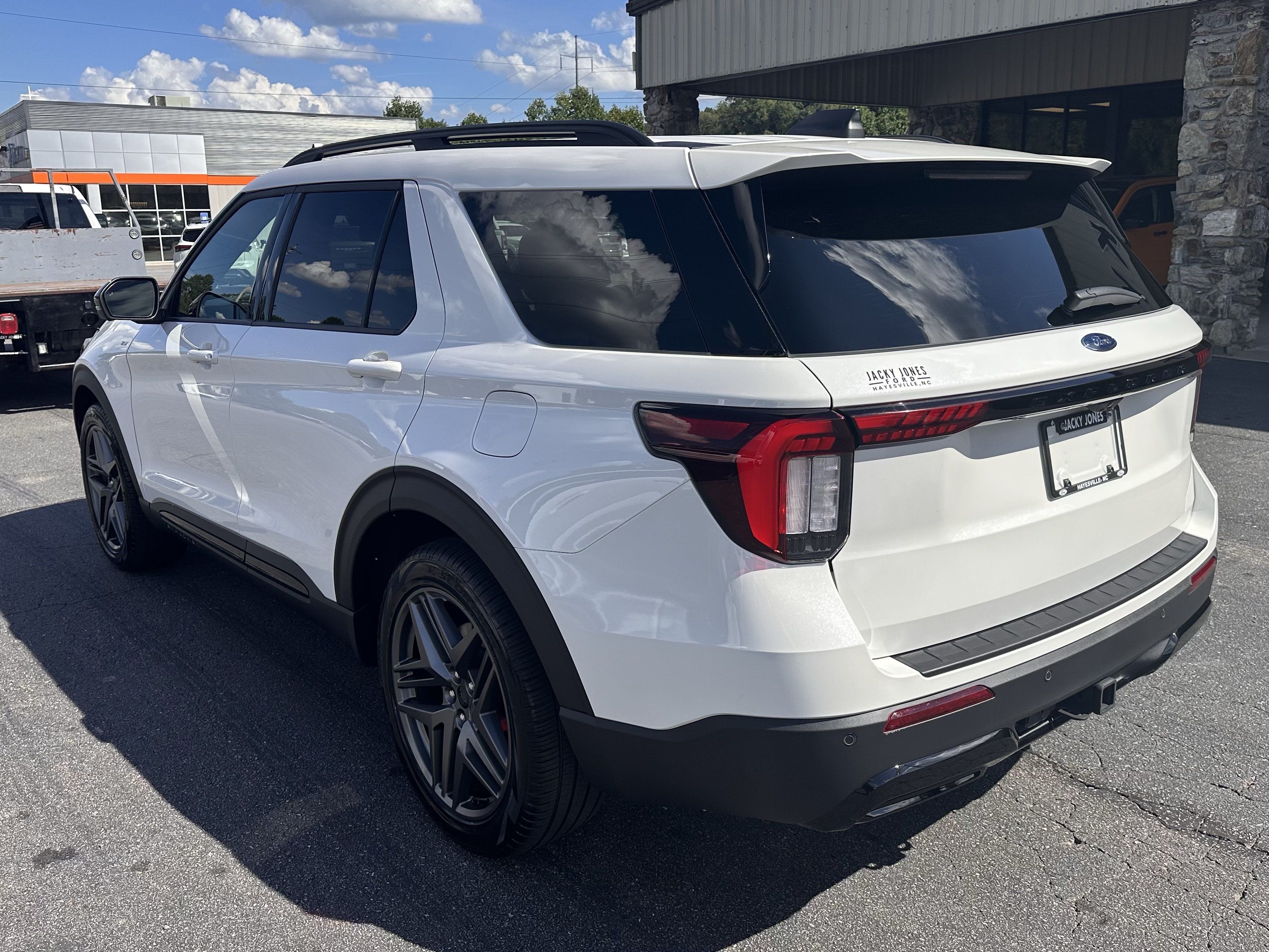 Used 2026 Ford Explorer ST-Line w/ ST-Line Street Pack RWD image 12