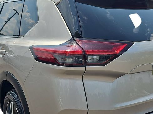 Used 2021 Nissan Rogue Platinum FWD image 35