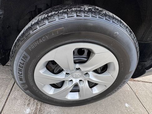 Used 2022 Toyota RAV4 LE image 27