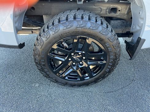 Used 2024 Chevrolet Silverado 1500 LT Trail Boss image 9