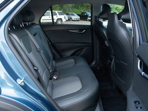 Used 2023 Kia Niro EX w/ EX Cold Weather Package FWD image 12