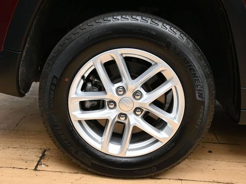 Used 2023 Jeep Grand Cherokee L Laredo AWD/4WD image 11