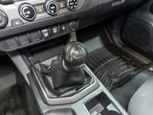 Used 2018 Toyota Tacoma TRD Off-Road image 24