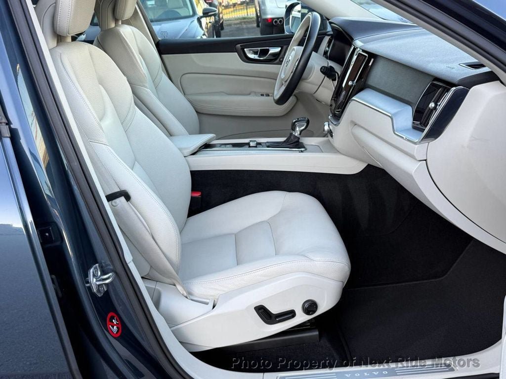 Used 2018 Volvo XC60 T5 Momentum w/ Vision Package AWD/4WD image 10