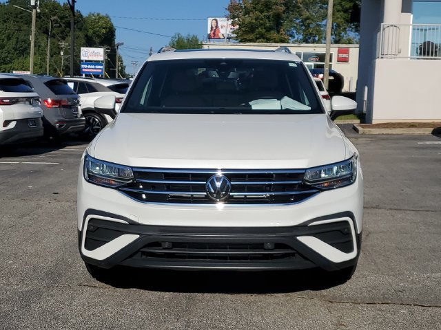 Certified 2023 Volkswagen Tiguan SE w/ Panoramic Sunroof Package FWD image 2