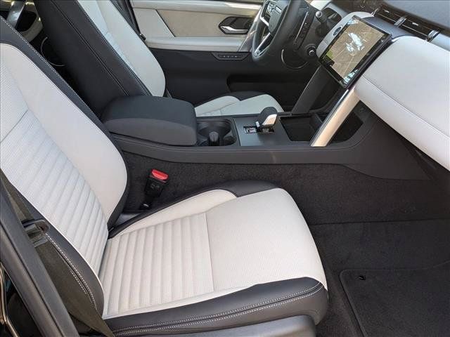 Used 2026 Land Rover Discovery Sport Landmark AWD/4WD image 18