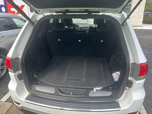 Used 2017 Jeep Grand Cherokee Limited AWD/4WD image 8