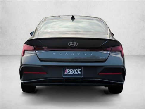 Used 2025 Hyundai Elantra SEL FWD image 6