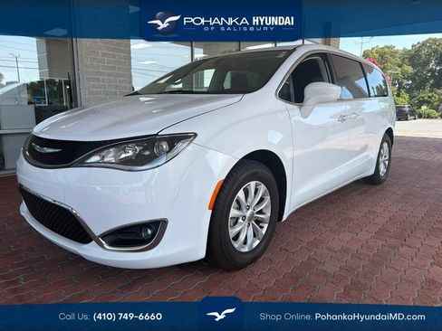 Used 2018 Chrysler Pacifica Touring Plus FWD image 1