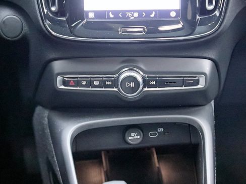 Certified 2023 Volvo C40 Recharge Core w/ Protection Package Premier image 29