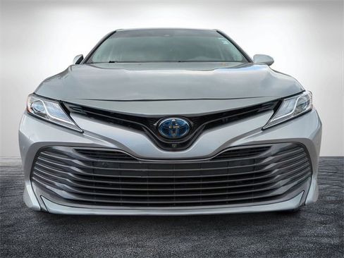 Used 2020 Toyota Camry XLE image 9