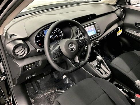 New 2025 Nissan Kicks Play S image 6