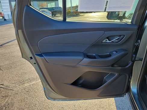 Used 2023 Chevrolet Traverse LT image 14