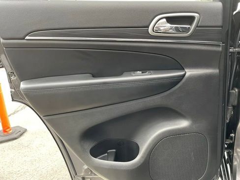 Used 2019 Jeep Grand Cherokee Limited image 26