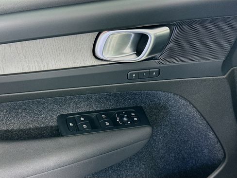 Used 2025 Volvo XC40 B5 Plus image 15