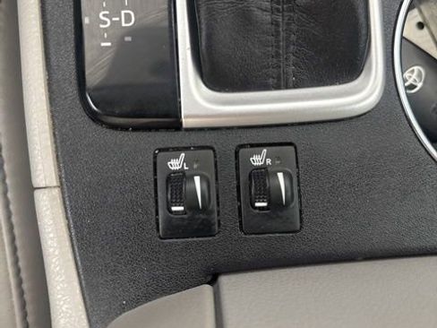 Used 2017 Toyota Highlander XLE FWD image 6