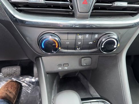 Used 2025 Buick Encore GX Preferred image 38