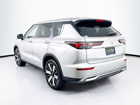 Used 2025 Mitsubishi Outlander SE image 5