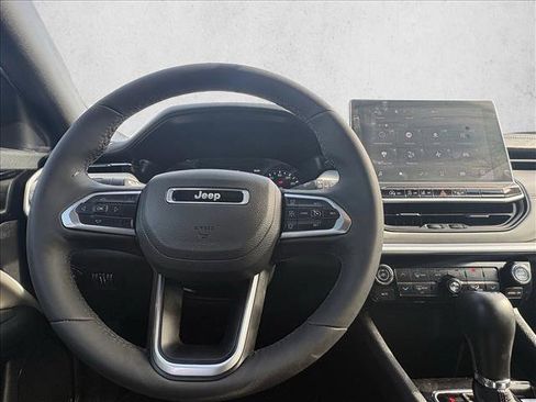 Used 2025 Jeep Compass Limited image 17