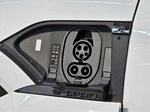Certified 2024 Audi Q8 e-tron Premium Plus w/ Premium Plus Package AWD/4WD image 18