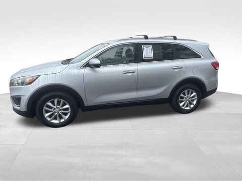Used 2016 Kia Sorento LX w/ LX Convenience Package image 11