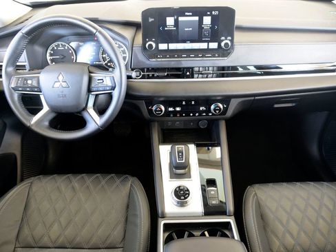 Used 2022 Mitsubishi Outlander SEL image 17