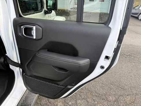 Used 2022 Jeep Wrangler Unlimited Sahara w/ Cold Weather Group AWD/4WD image 18