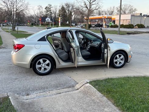 Used 2015 Chevrolet Cruze LT w/ Sun And Sound Package image 5